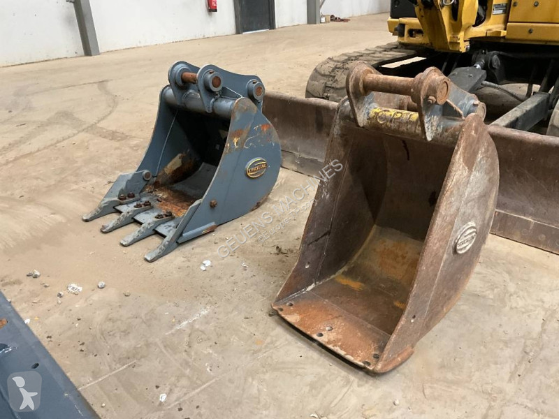 Багер Caterpillar CR