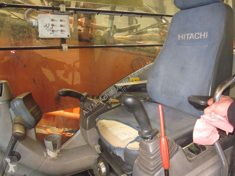 Багер Hitachi