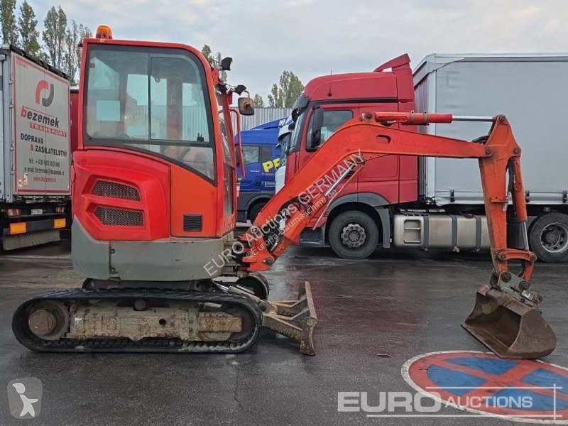 Багер Volvo ECR25D