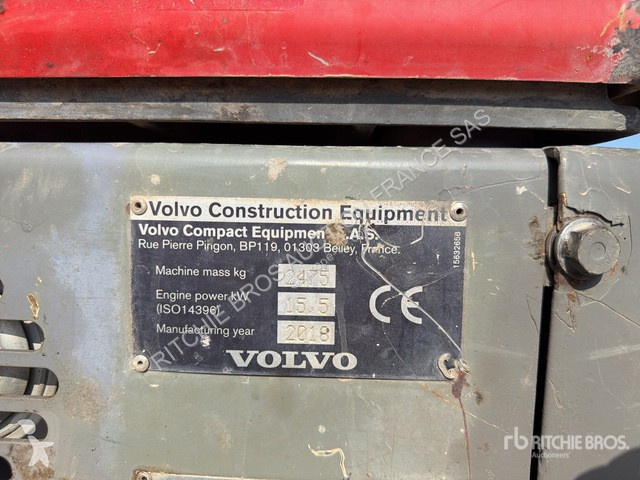 Багер Volvo ECR25D