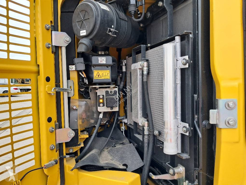 جرافة Komatsu