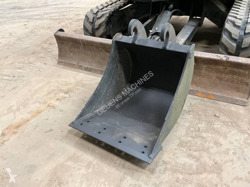 Багер Bobcat 35z