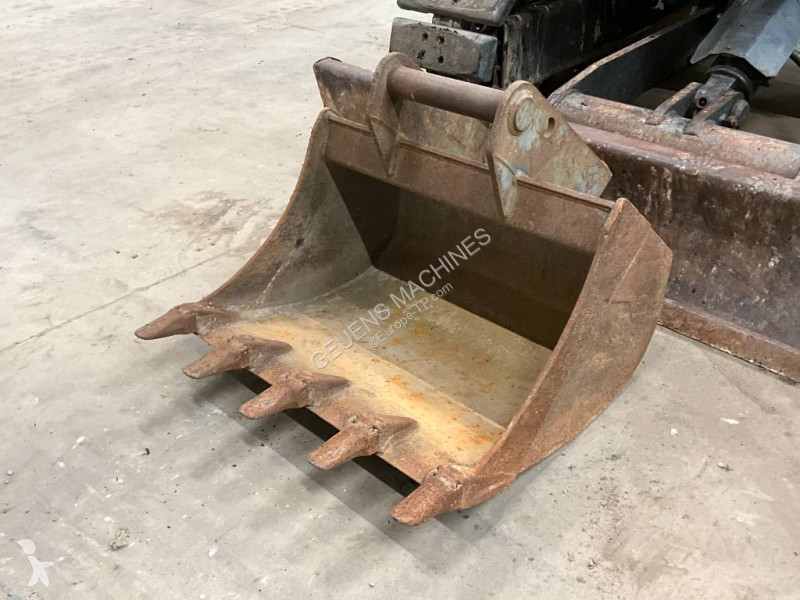 Escavadora Komatsu MR3