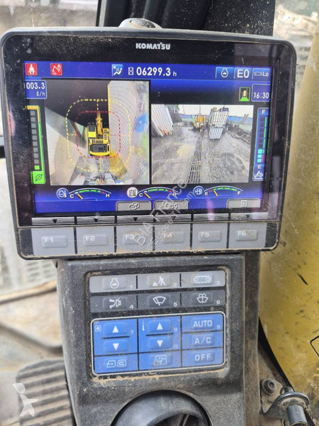 Escavadora Komatsu LC-11