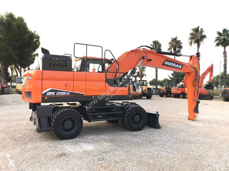Escavadora Doosan DX210W-7
