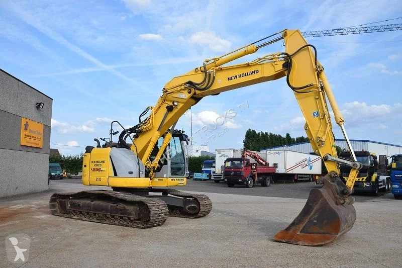Escavatore New Holland Kobelco E235B SR-LCT