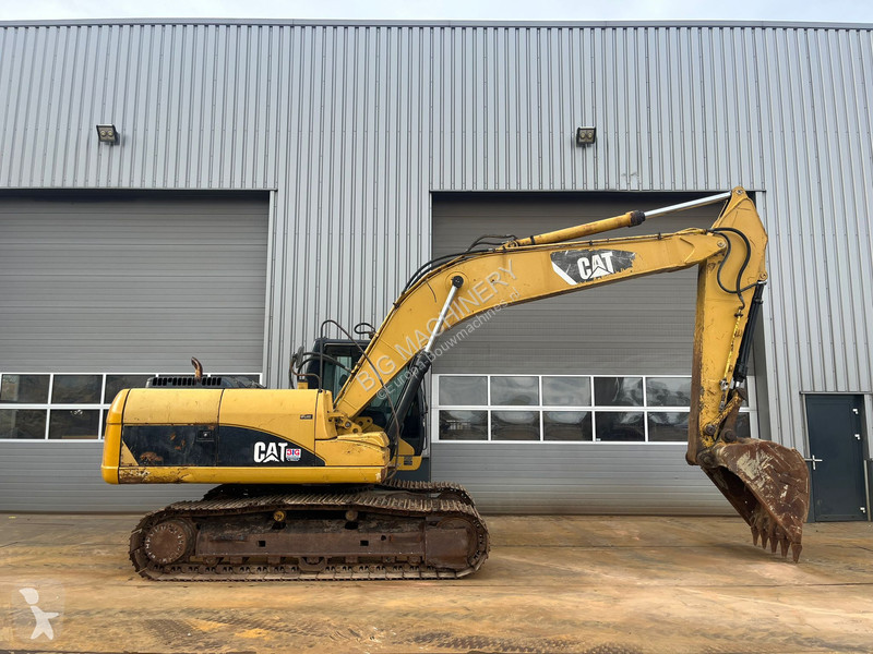 Excavator Caterpillar - bucket with teeth
