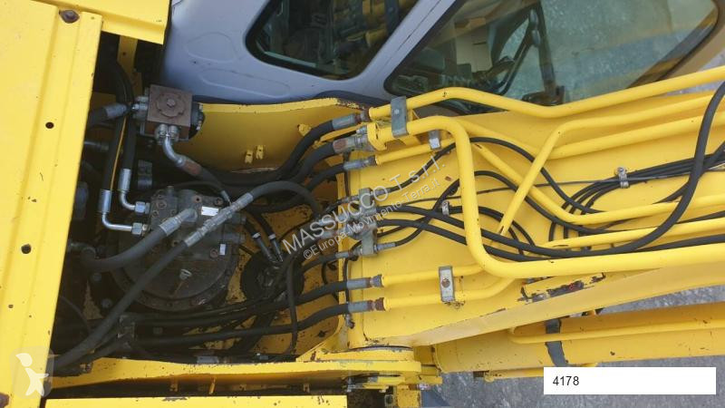 Escavatore New Holland