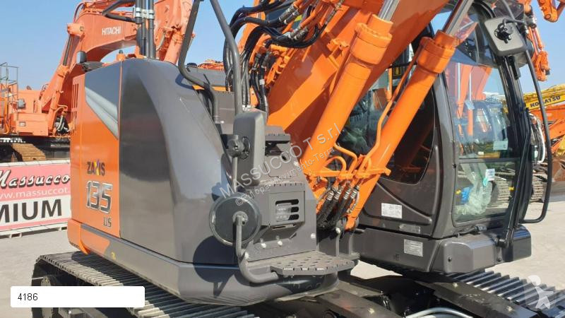 Excavadora Hitachi -7