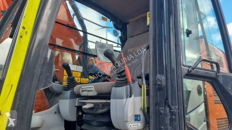 Escavadora Hitachi