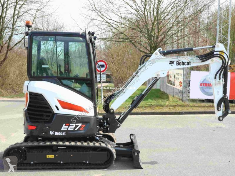 Lopatový nakládač Bobcat E 27 z