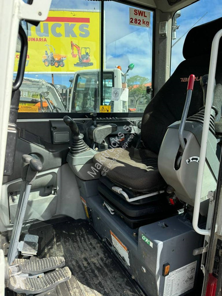 جرافة Takeuchi 230