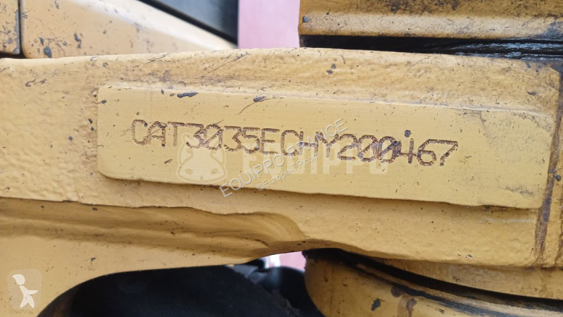 Escavatore Caterpillar 3035E2 with 3 buckets