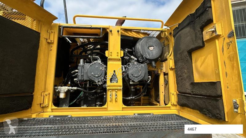 Escavadora Komatsu PC700 LC-8E0