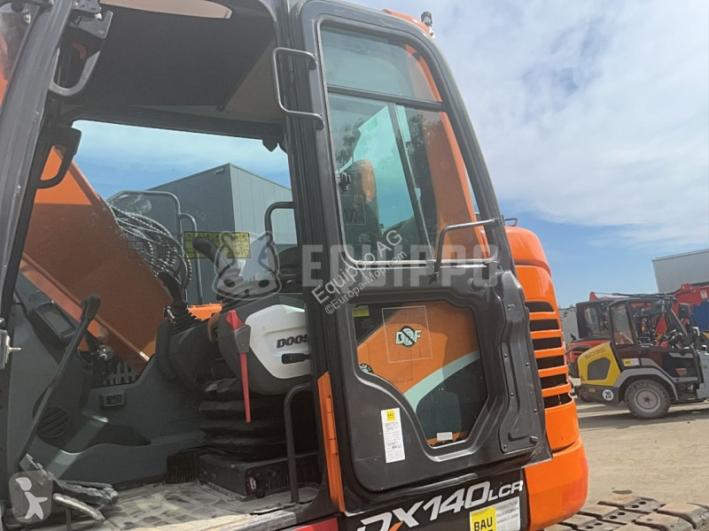 Excavadora Doosan -5 with Lehnhoff SW10-3...