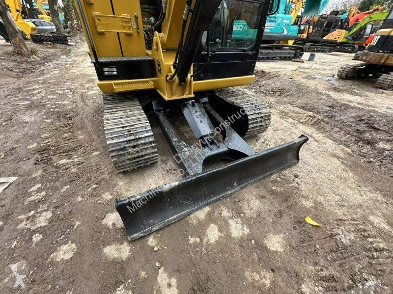 Lopatový nakládač Caterpillar 305.5E