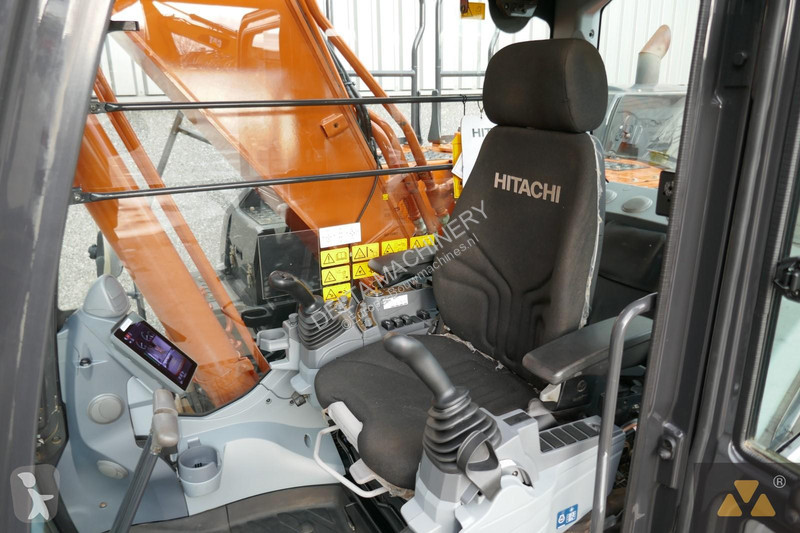 Escavadora Hitachi -7