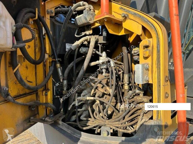 Escavadora Volvo ECR145EL