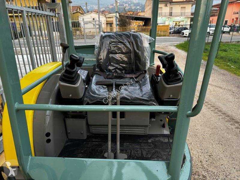 Escavatore Yanmar VIO25-4