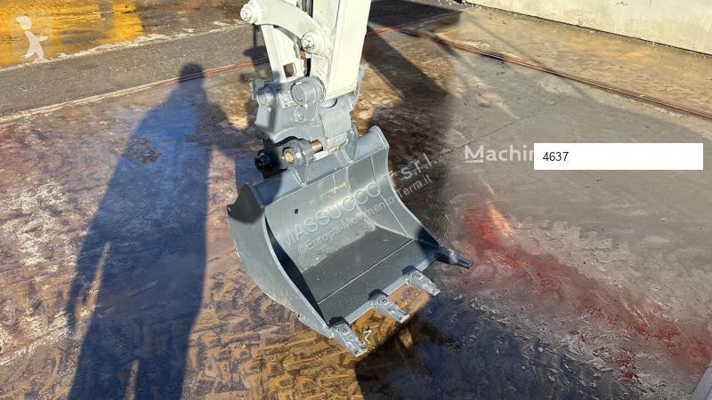 Escavatore Takeuchi TB225