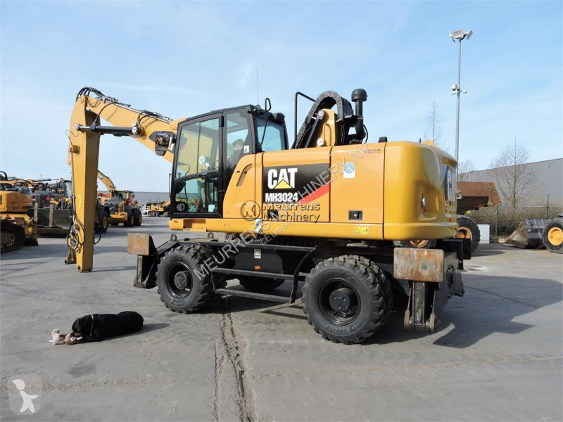 Lopatový nakládač Caterpillar MH3024