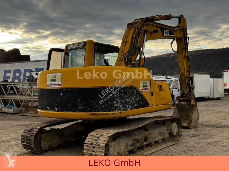 Rýpadlo Caterpillar 311C Mit Zwei Löffeln