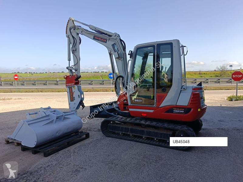 Escavadora Takeuchi
