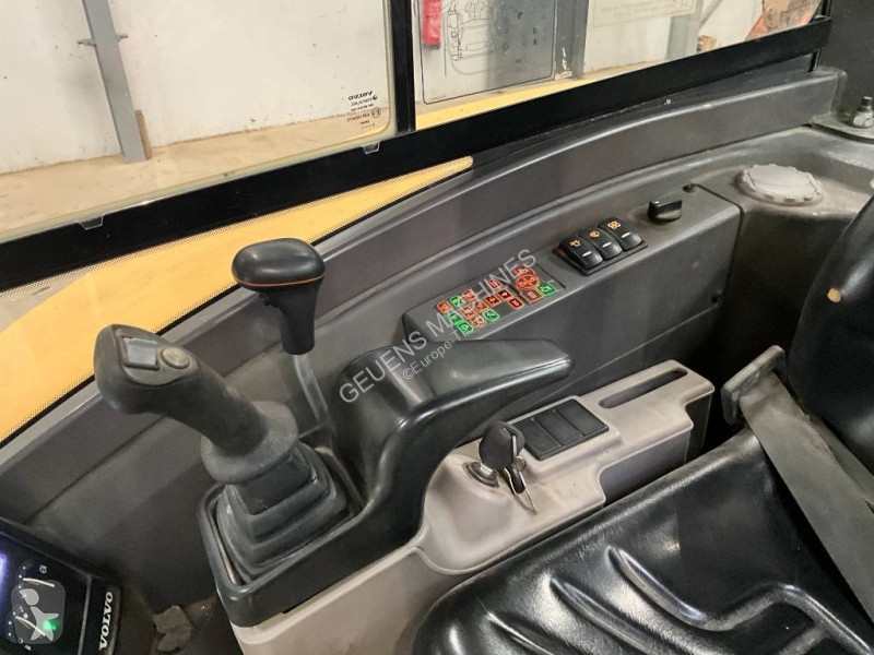 Lopatový nakládač Volvo ECR D