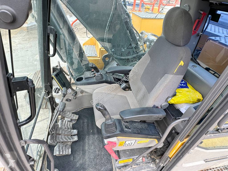 Graafmachine Volvo EC250EL - Hamer Lines /...