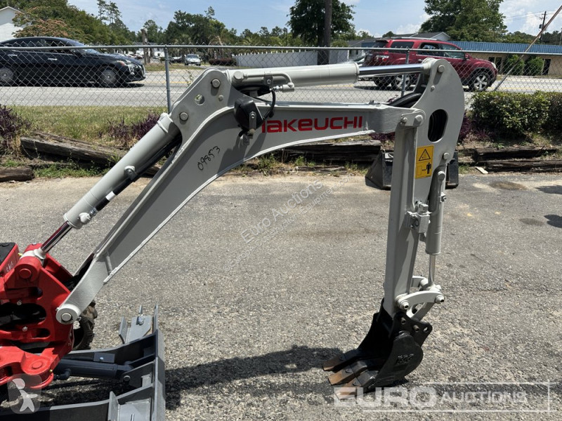 Escavadora Takeuchi TB210R