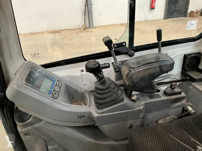 Escavadora Takeuchi TB 216