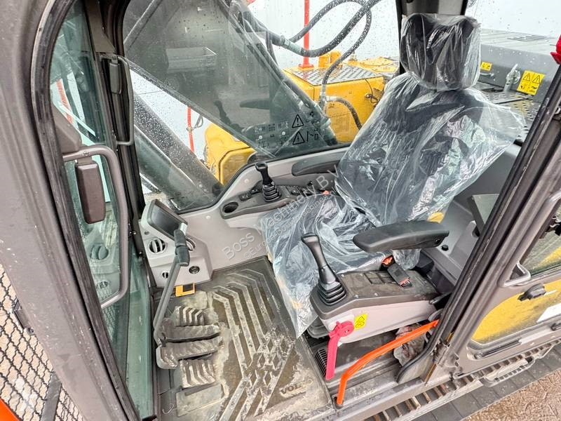 Escavadora Volvo EC220D - EW / UUSED / 2025 Model