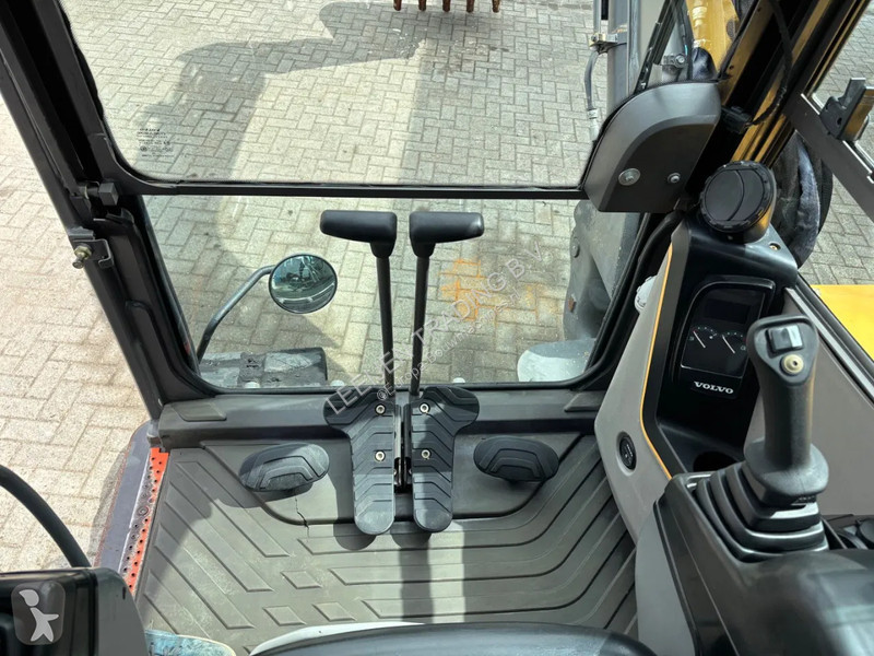 Escavadora Volvo D tracked excavator, A/C, 2016...