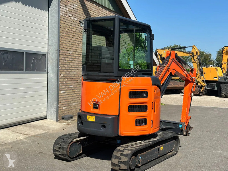 Escavadora Hitachi ZX26U-6CR