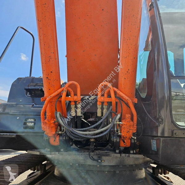Excavadora Hitachi -5 with scrap shear Labounty...