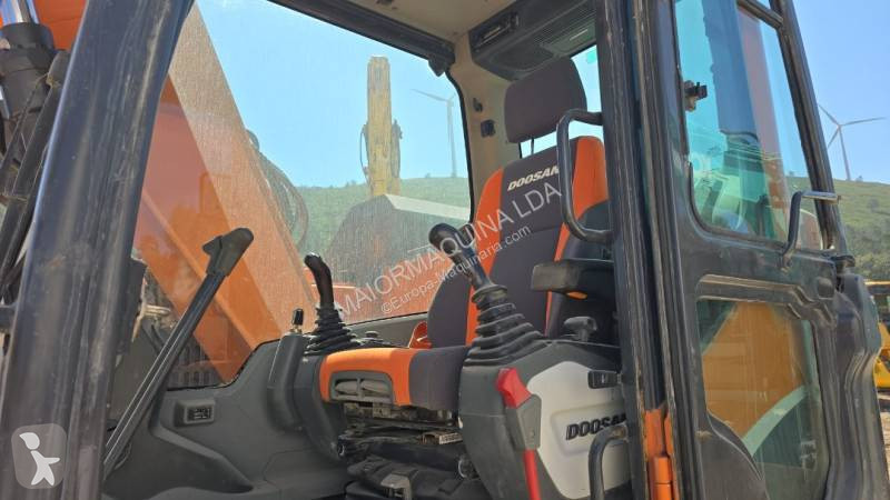 جرافة Doosan 5