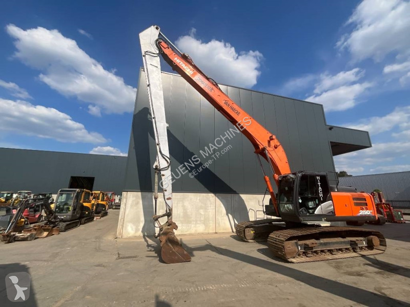 Excavator Hitachi LC-6