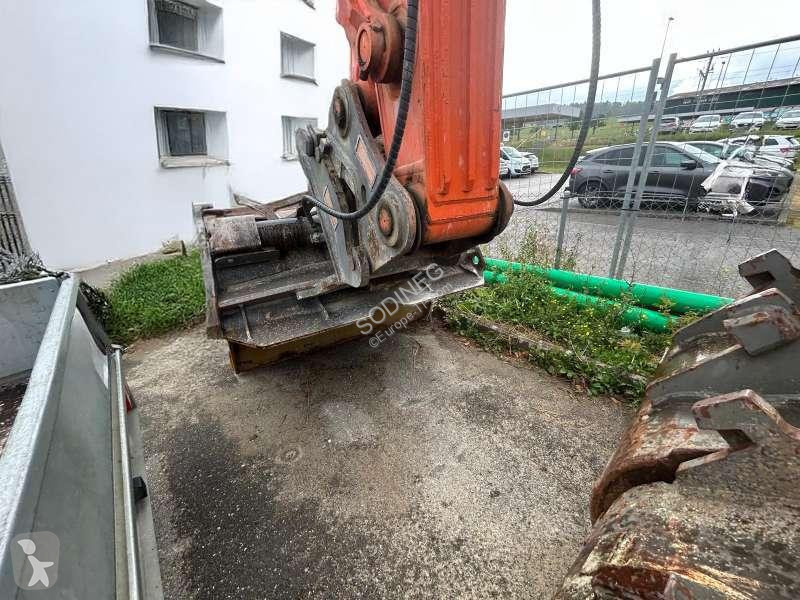 Escavadora Hitachi ZX225USLC-3