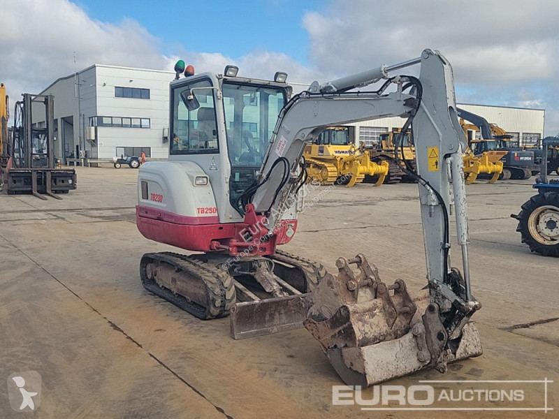 Escavadora Takeuchi 0