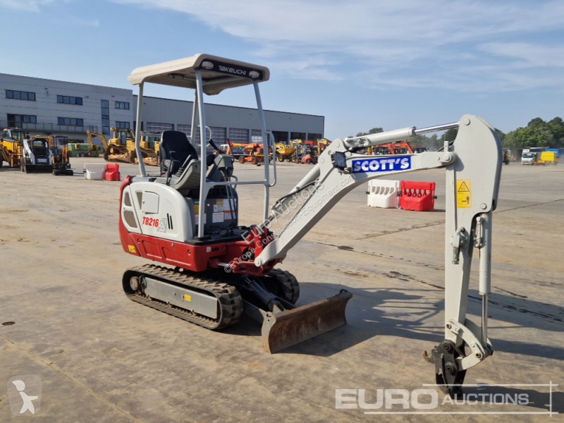 Escavadora Takeuchi TB216