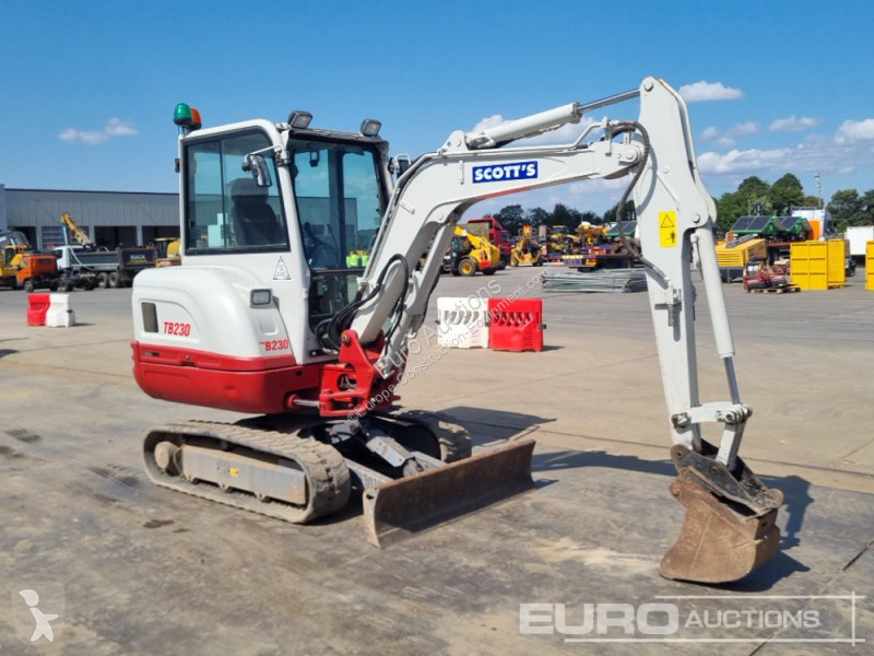 Escavadora Takeuchi 0
