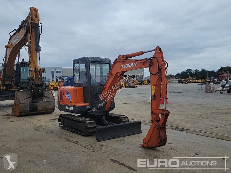 Escavadora Doosan DH35