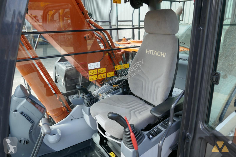 Escavatore Hitachi -6