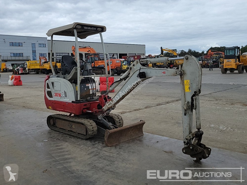 Escavadora Takeuchi TB216