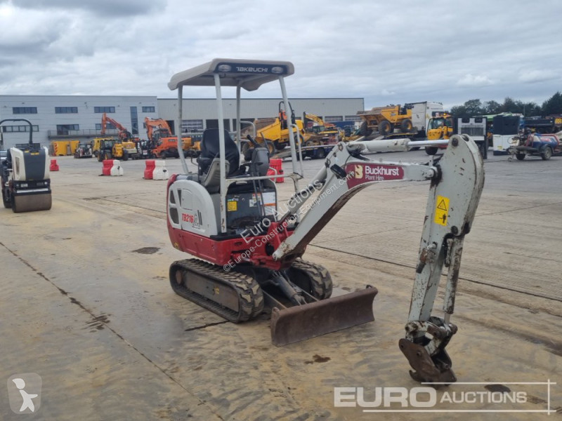 Escavadora Takeuchi TB216