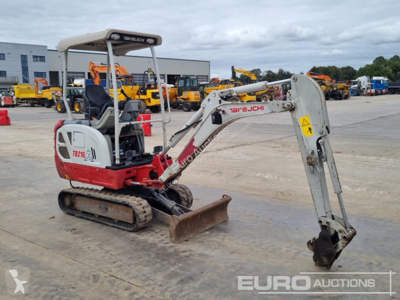 Escavadora Takeuchi TB216