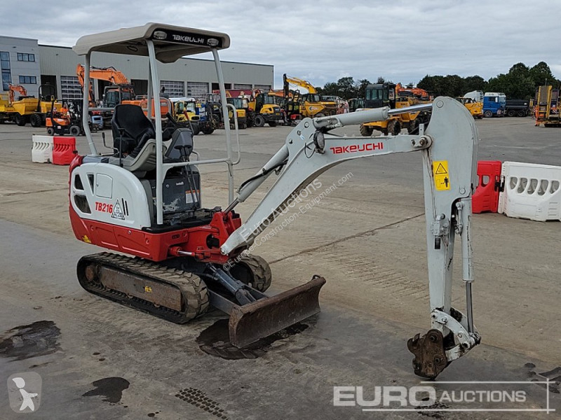 Escavadora Takeuchi TB216