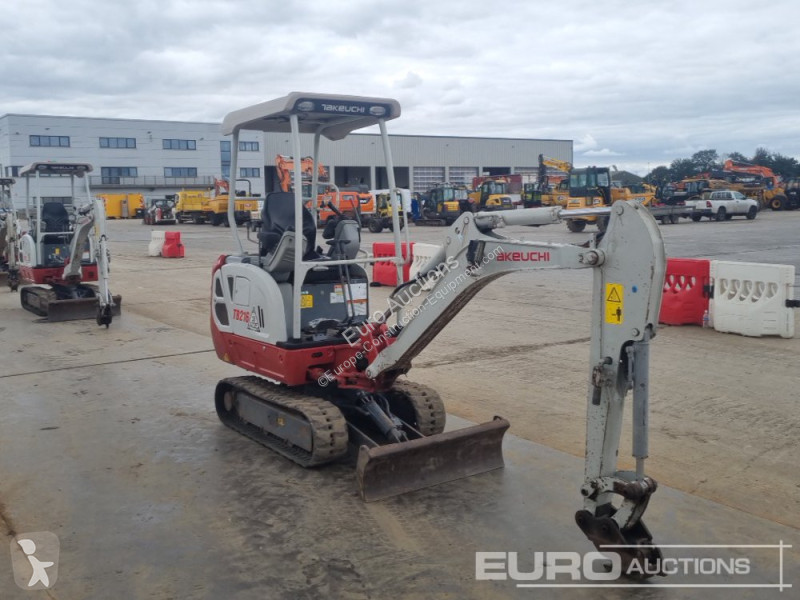Escavadora Takeuchi TB216