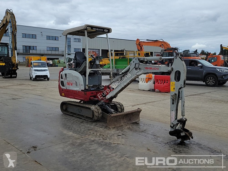 Escavadora Takeuchi TB216