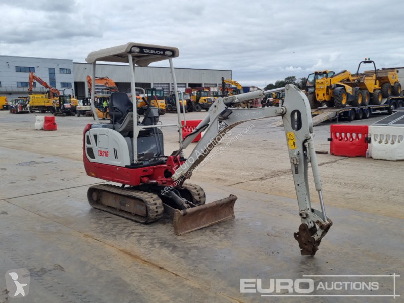 Escavadora Takeuchi TB216